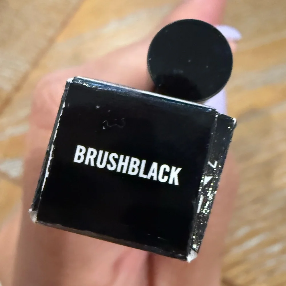 MAC 24-Hour Eyeliner Black - Picture 3 of 3